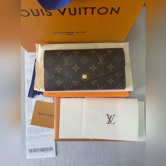 Louis Vuitton Handbags - Louis Vuitton Monogram Sarah Wallet